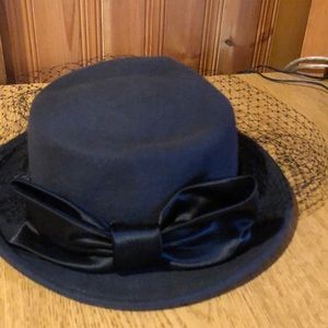 Michael Howard 100% wool navy blue hat